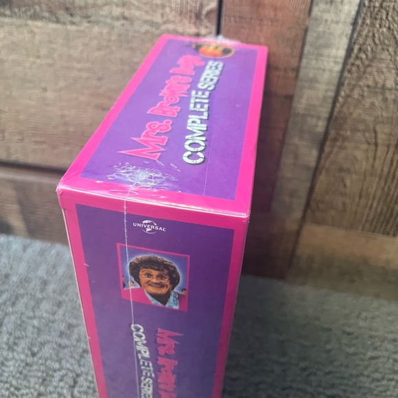 DVD Mrs Browns Boys The Complete Series Widescreen + 7 Christmas Specials NEW - Picture 5 of 6